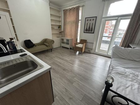 1 bedroom flat to rent - Photo 2