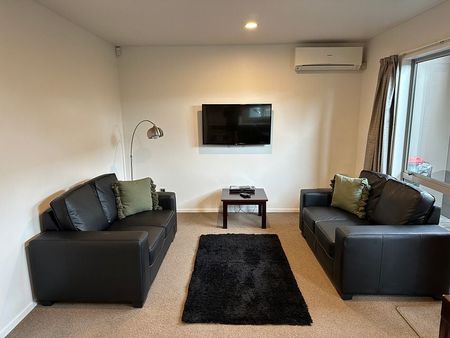 Fully Furnished 2 Bed Hospital Location - Photo 2