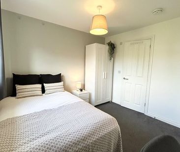 Room in a Shared House, Cedar Road, SO14 - Photo 3