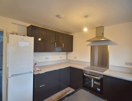 3 Bedroom Semi Detached Available Arranging tenancy - Photo 4