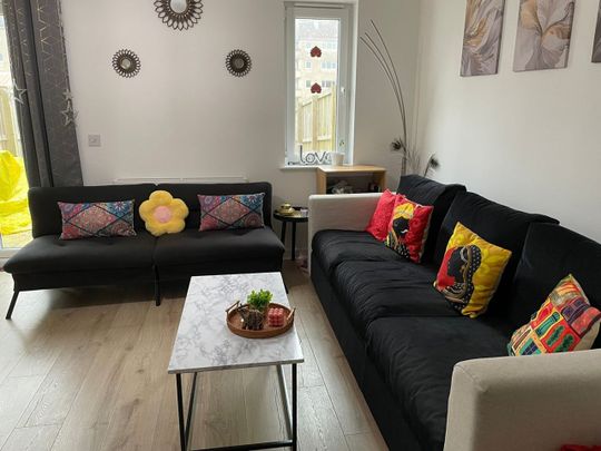 3 Bed Terraced House, Sandstone Crescent, G46 - Photo 1