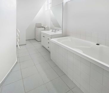 Inner City Living - Great Location - Photo 5