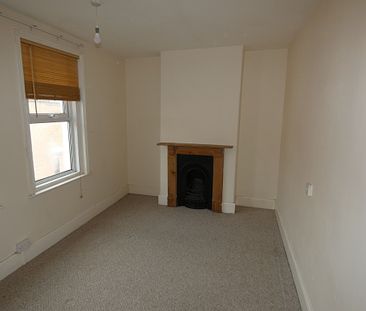 2 bed Terraced - To Let - Photo 3