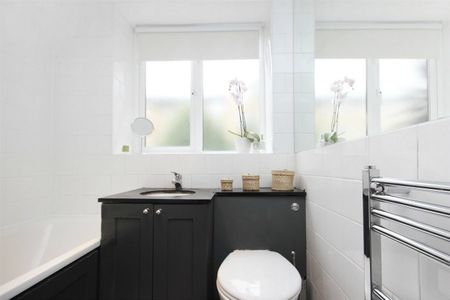 1 Bed Flat, Parkside, W3 - Photo 5