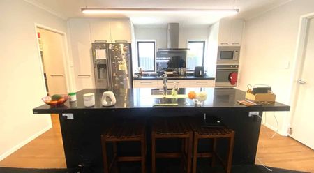 Homely, Hearty and Handsome - Photo 3