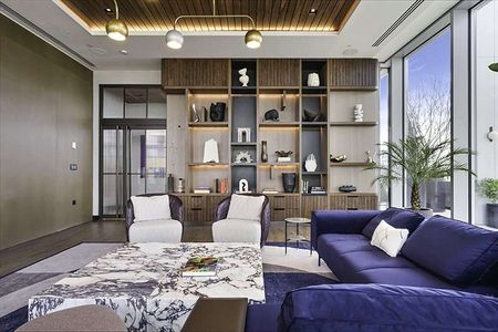 Bright One-Bedroom Apartment in Nine Elms  Rooftop Views, Two Pools, Gyms & Top Facilities - Photo 3