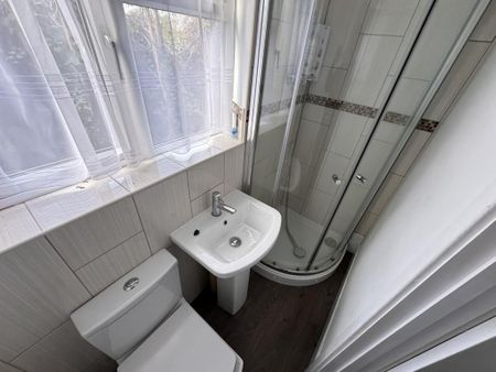 3 bedroom detached house to rent - Photo 2