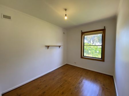 Freshly Painted with a Huge Backyard&excl; - Photo 4