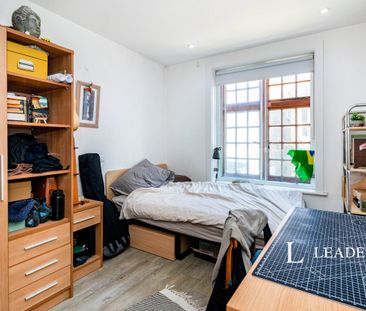 Bishops Hall, Thames Street, KT1 - Photo 3