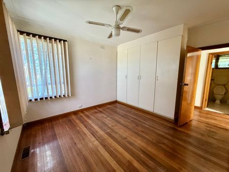 22 Lascelles Avenue, Viewbank - Photo 3