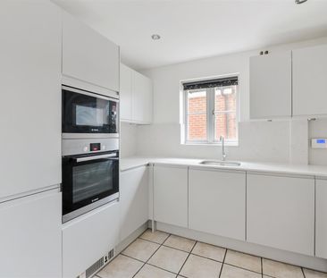 To Let 2 Bed Apartment - Photo 5
