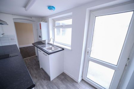 3 bedroom end of terrace house to rent - Photo 5