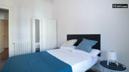 Single Bed in Room in a shared 7-bedroom apartment for rent in l'Antiga Esquerra de l'Eixample, professionals and students only - Photo 4