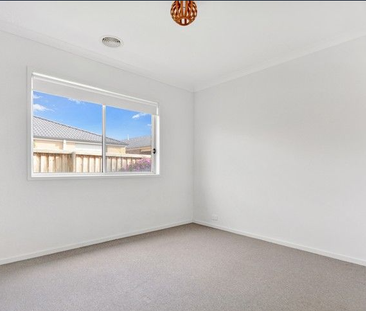 Perfect 4-Bedroom Family Home with Unbeatable Location! - Photo 6