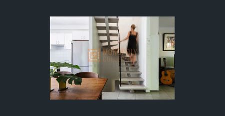 TREEHOUSE-LIKE HIDEAWAY WITH GARAGE/HOME OFFICE - FULLY FURNISHED - Photo 3