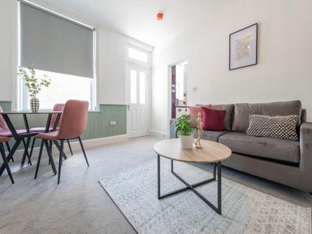 1 bedroom in a house share to rent - Photo 2