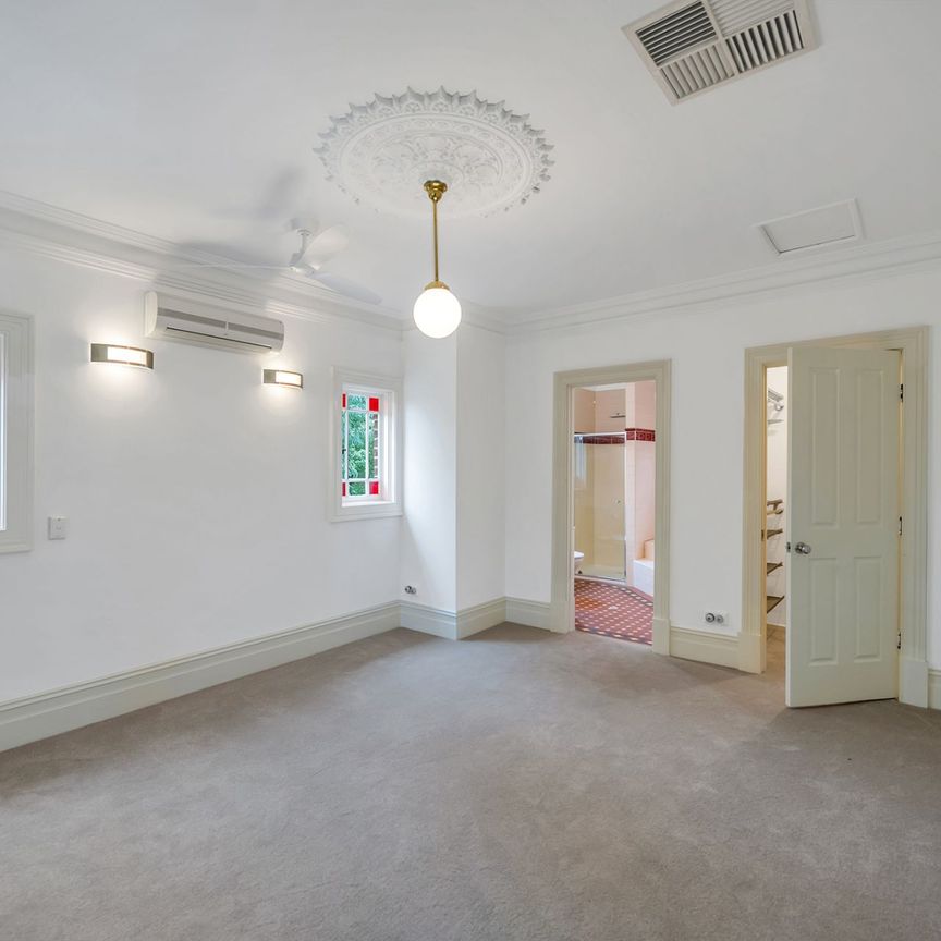 Character Family Villa in Prime Unley Location - adjacent to park - Photo 1
