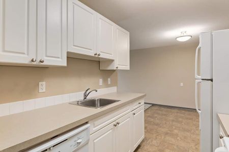 Renovated Suite - 1 Bedroom - Photo 2