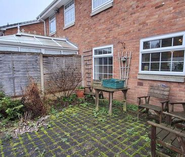 3 bedroom semi-detached house to rent - Photo 2