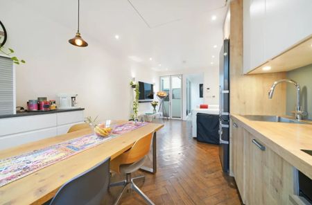 Room in a Shared Flat, St. John's Hill, SW11 - Photo 5