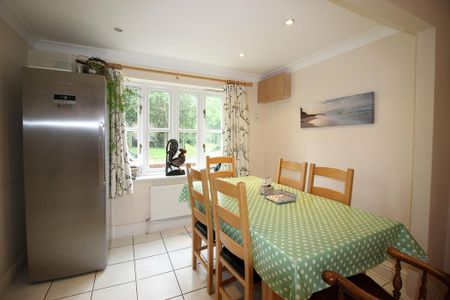 4 bedroom link detached house to rent - Photo 5