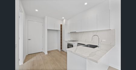 Bright, Spacious, & Beautifully Presented - Photo 4
