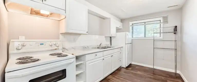 LEGAL 2-Bedroom Basement Suite: Includes Utilities | Calgary - Photo 1