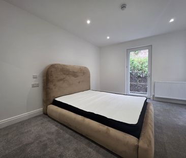 Brookhill Road, London, SE18 - Photo 1