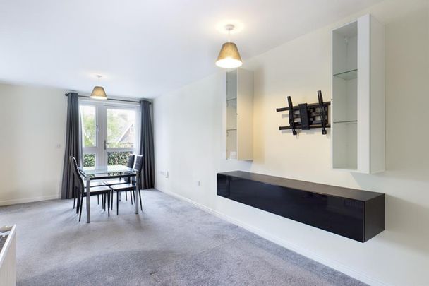 2 bedroom Flat To Let - Photo 1