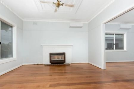 24 Gladstone Road, - Photo 4