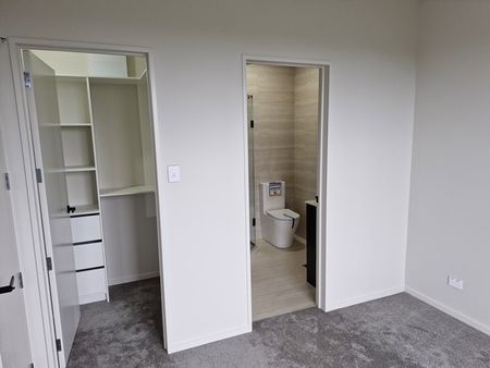 West Harbour. Brand new for you. - Photo 2