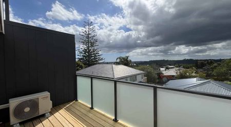 3 Bedrooms, Beach Haven - Photo 2