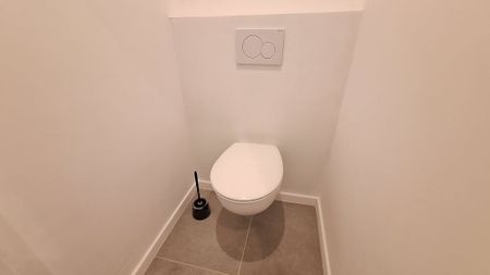 Halfopen woning met 3 slaapkamers, dubbele garage en zongerichte tuin in Poperinge (EPC B). - Photo 4