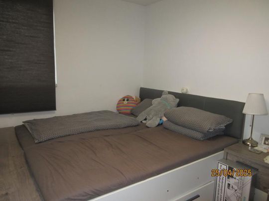 Makartstraße 8,3: Single/Paar: Schöne DG-Wohnung, 2 Zimmer, 42.06m2 WNFL und ausgebautem Spitzboden mit 35,44m2,3.Stock, Parkplätze! - Photo 1