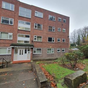 Studio Flat, Kensington Court, M7 - Photo 2