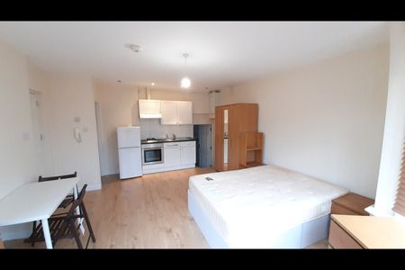 Studio Flat, Highfield Avenue, NW11 - Photo 2