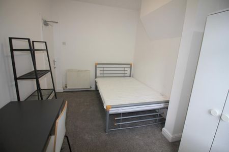 4 bedroom terraced house to rent - Photo 3