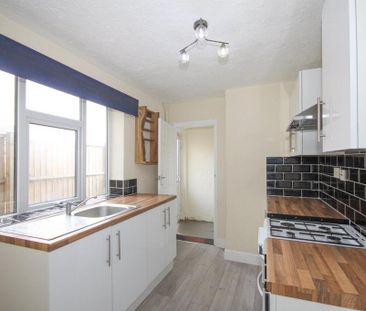 3 bedroom end of terrace house to rent - Photo 5