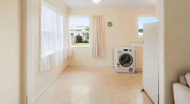 Manurewa Home! - Photo 1