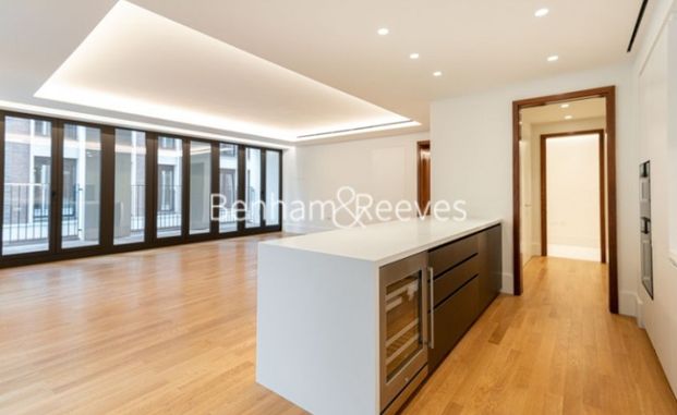 2 Bedroom flat to rent in Lancer Square, Kensington, W8 - Photo 1