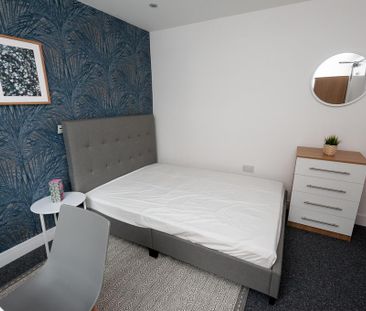 6 bedroom terraced house to rent - Photo 3