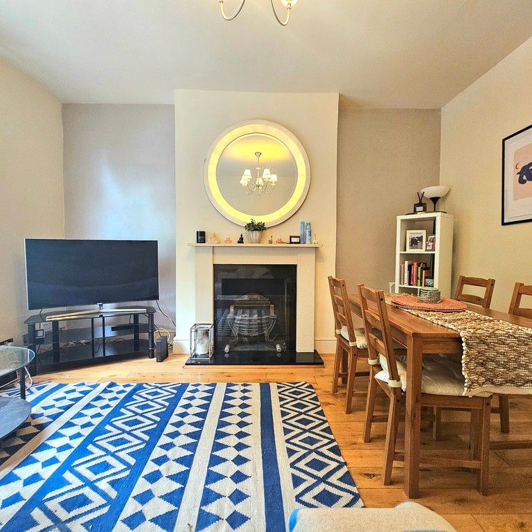 4 Bedroom Semi-Detached House, Dents Road, London - Photo 1