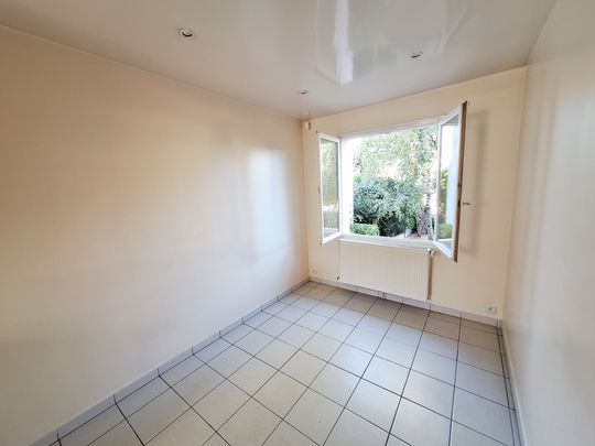 Location Maison 6 pièces 147m² LE MESNIL LE ROI 78600 - Photo 1