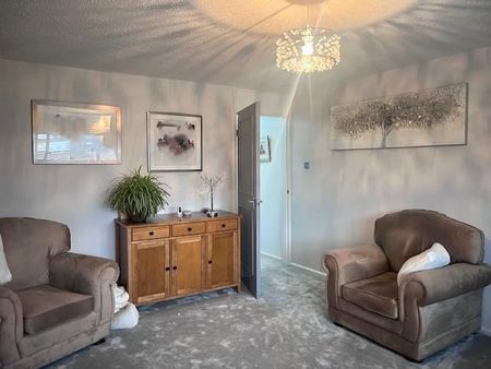 2 bedroom semi-detached bungalow to rent - Photo 2