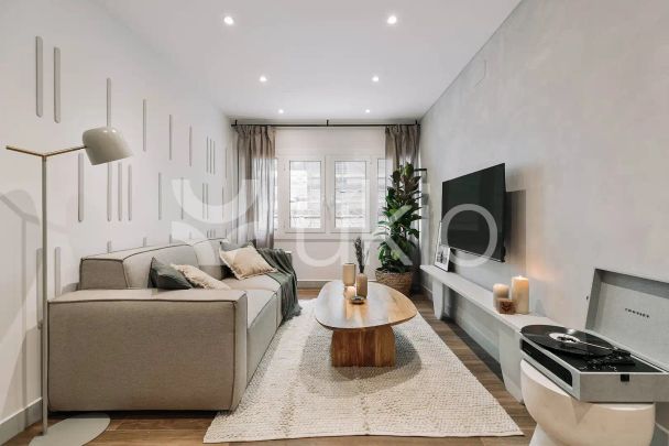 Apartamento de alquiler en Carrer de Sardenya, El Camp d'en Grassot i Gràcia Nova - Photo 1