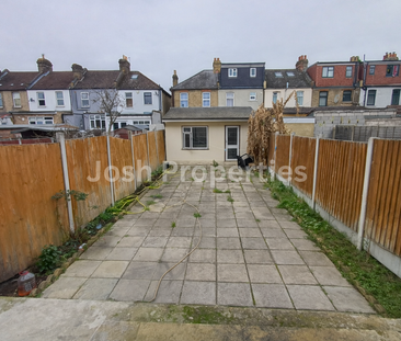 4 bedroom terraced house to rent - Photo 6
