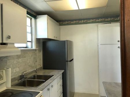 For Lease - 1054 East Avenue, Mississauga, Ontario - Photo 3