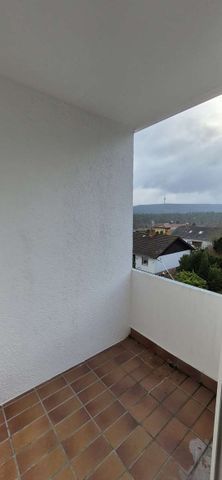 Apartment mit kleiner Einbauküche und Balkon - Foto 5