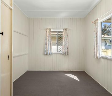 Beautiful 2 Bedroom Cottage, Perfectly Located! - Photo 2