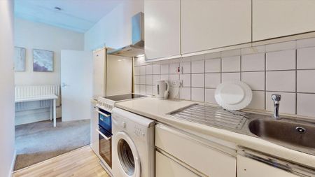 1 bedroom in a flat share to rent - Photo 4